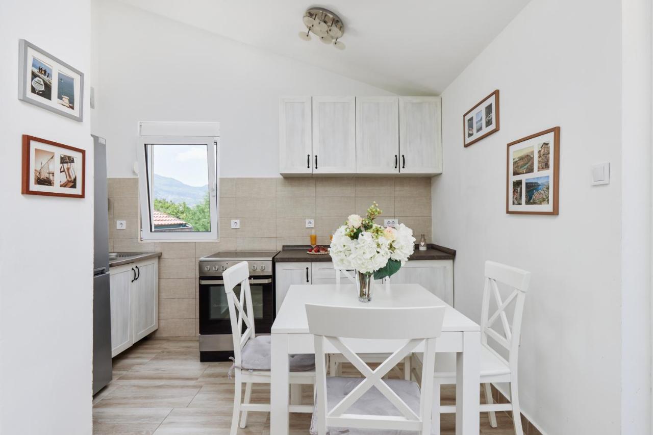 Apartment Plagenti With Sea View Kotor Exterior foto